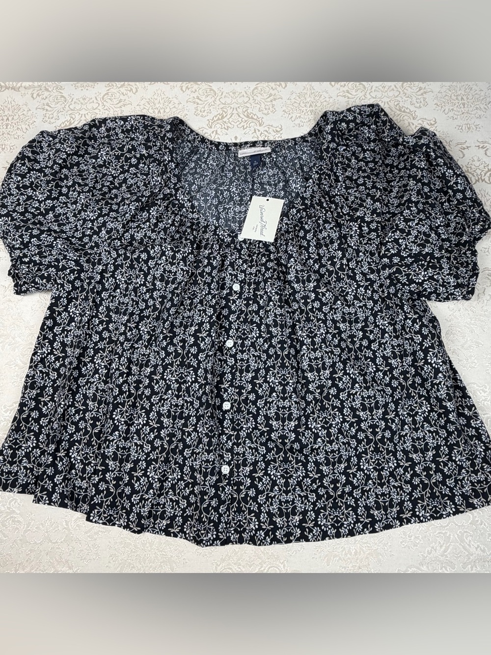 Universal Thread Black Floral Top, XL, Decorative Buttons, Flowy, Flattering NWT
